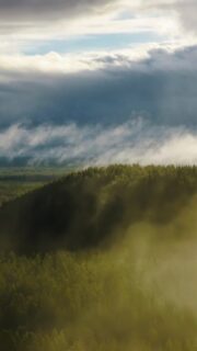 I woke up inside a cloud in Lapland ☁️
Fog over the fells, rivers winding through the forest, and not a soul around. This is the end of ruska season in Hetta, Enontekiö. 🍂

Would you wake up here? 

…

🎥 DJI Mavic 4 Pro

📆 20.9.2026

#enontekiölapland #laplandfinland #visitfinland #djimavic4pro #suomiretki